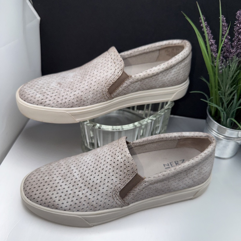Naturalizer Slip On Tan Beige Taupe Leather Sneakers Women's Size 7.5 Aileen
